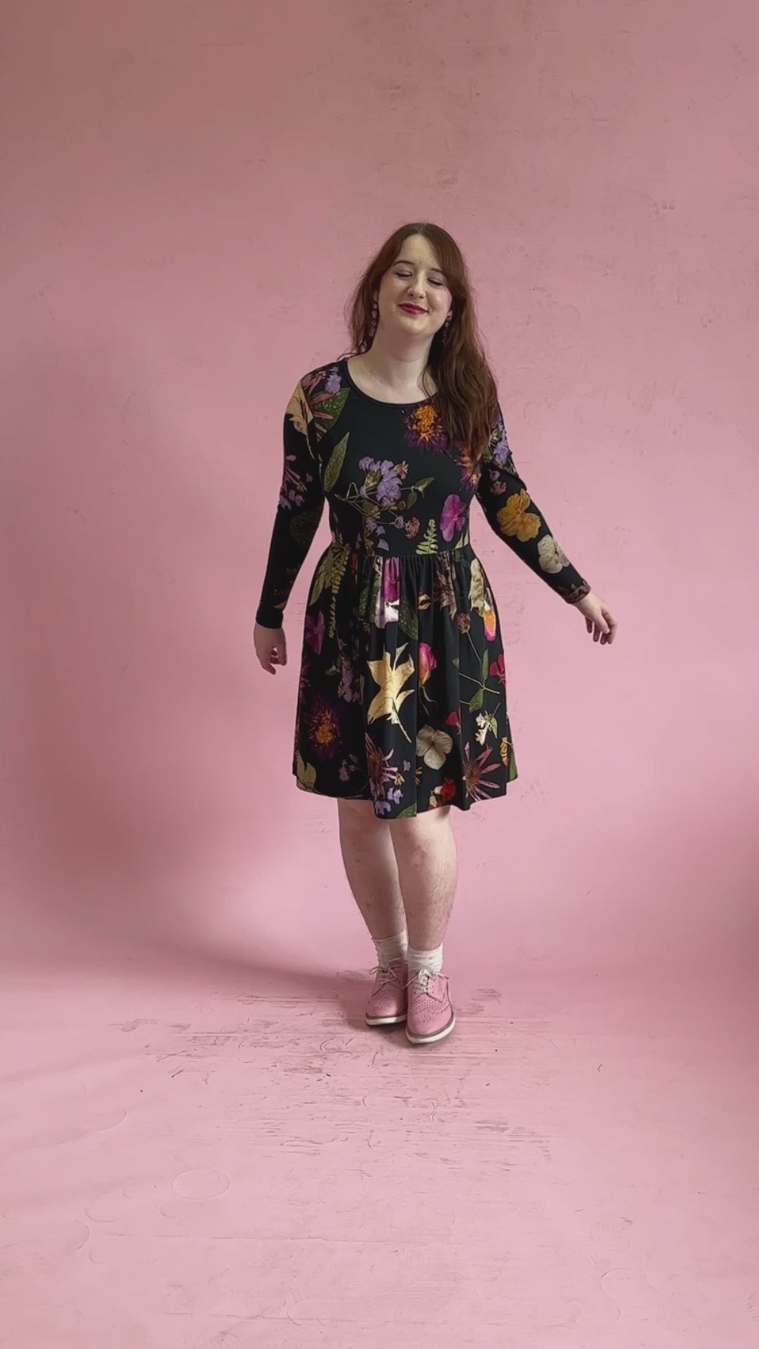 Load and play video in Gallery viewer, Edie Jersey Dress LS Botanist
