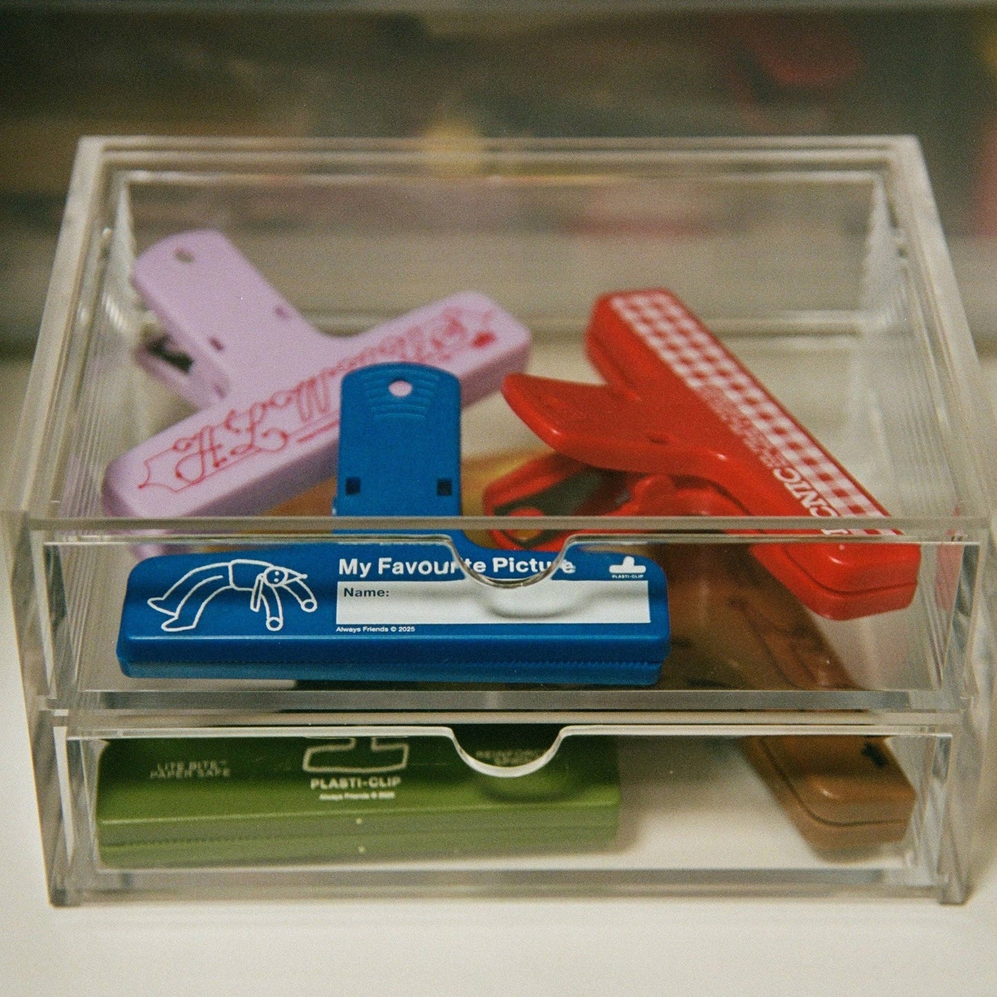 "Picnic" Plasticlip