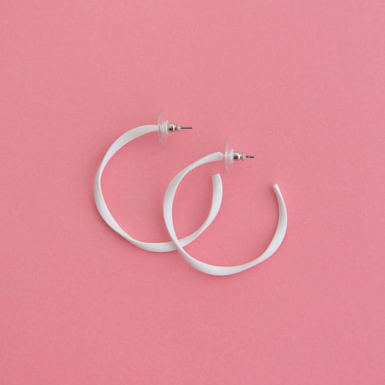 Twisted Hoop Earring Midi White