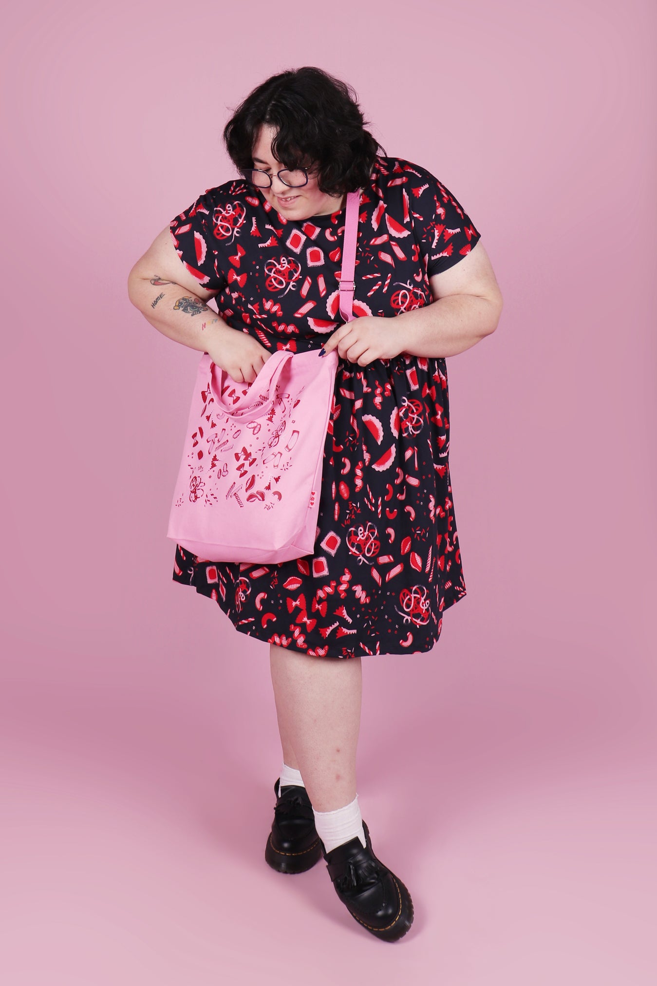 Pass the Pasta Tote Pink