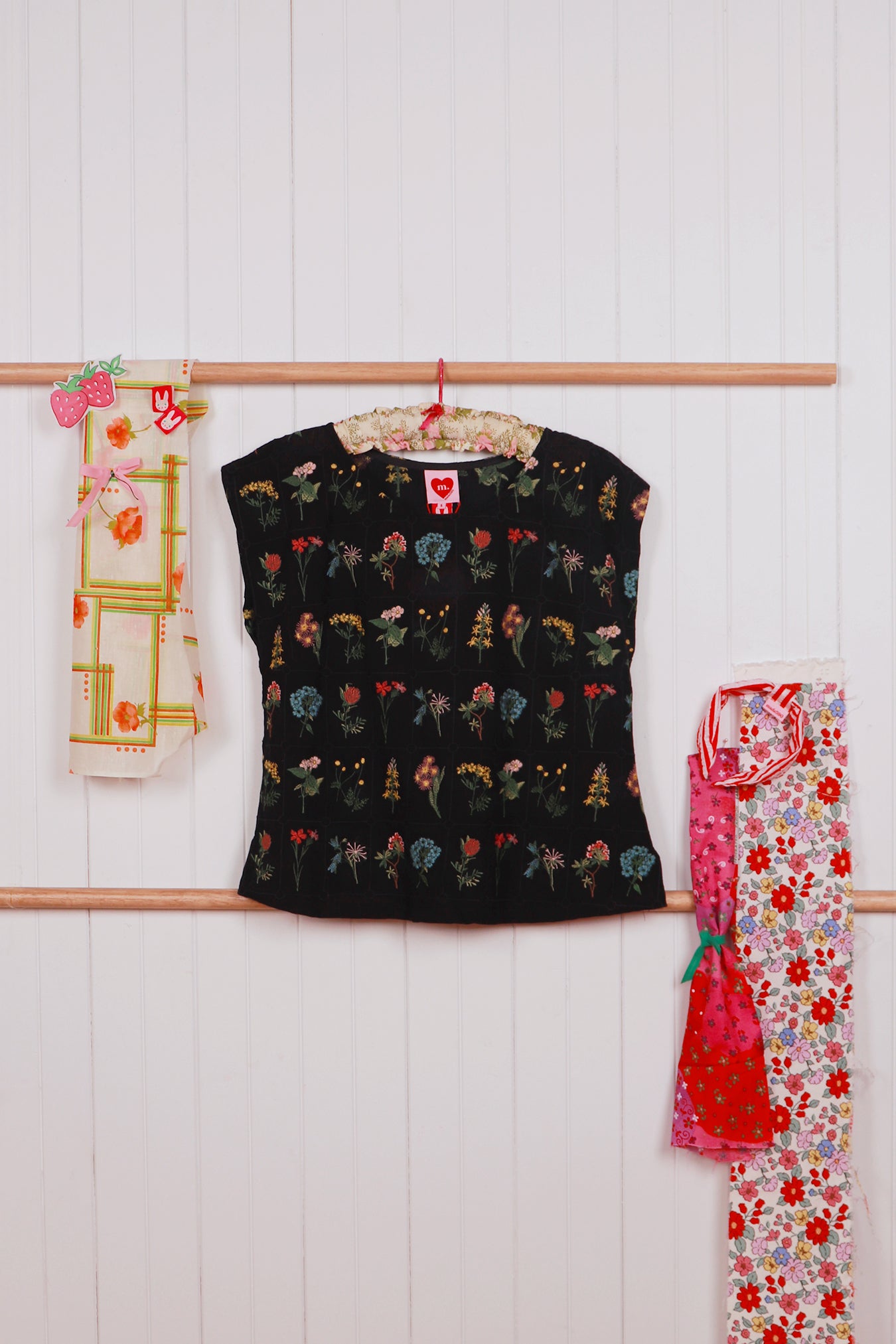 Made590 Lulu Top Embroidered Botany Black