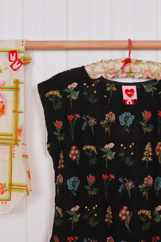 Made590 Lulu Top Embroidered Botany Black