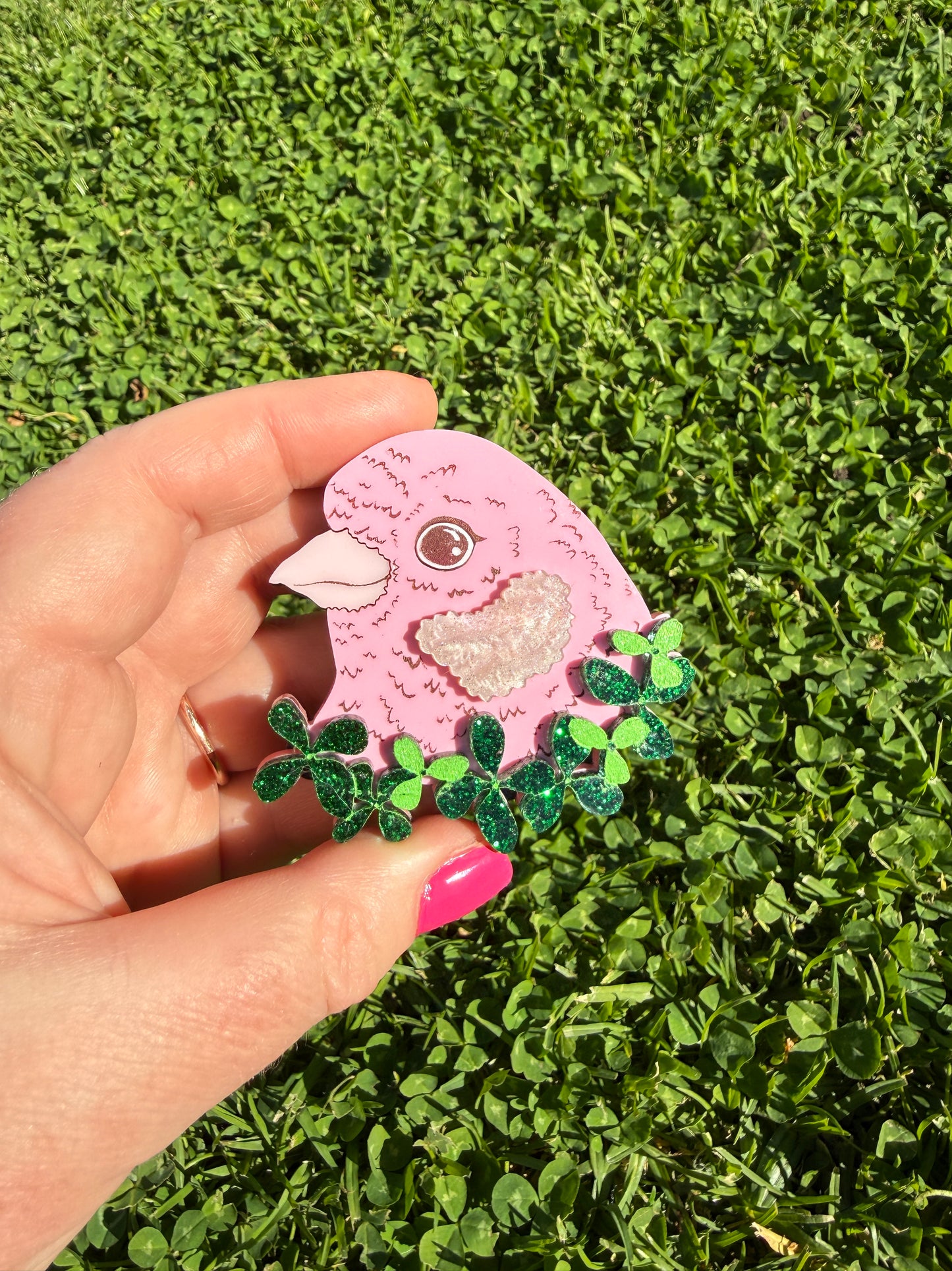 Canary Wreath Brooch Pink