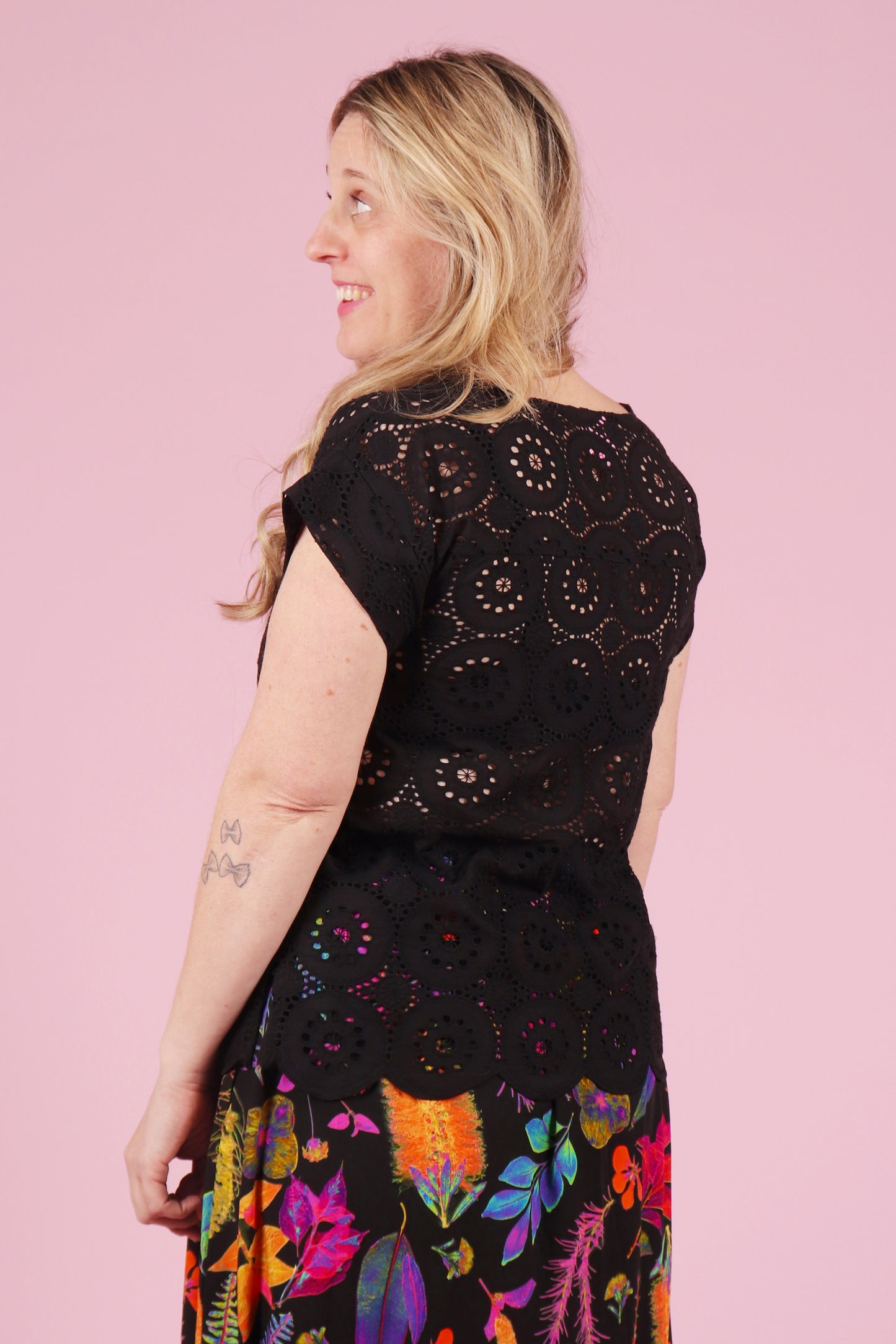 Libby Top Eyelet Black