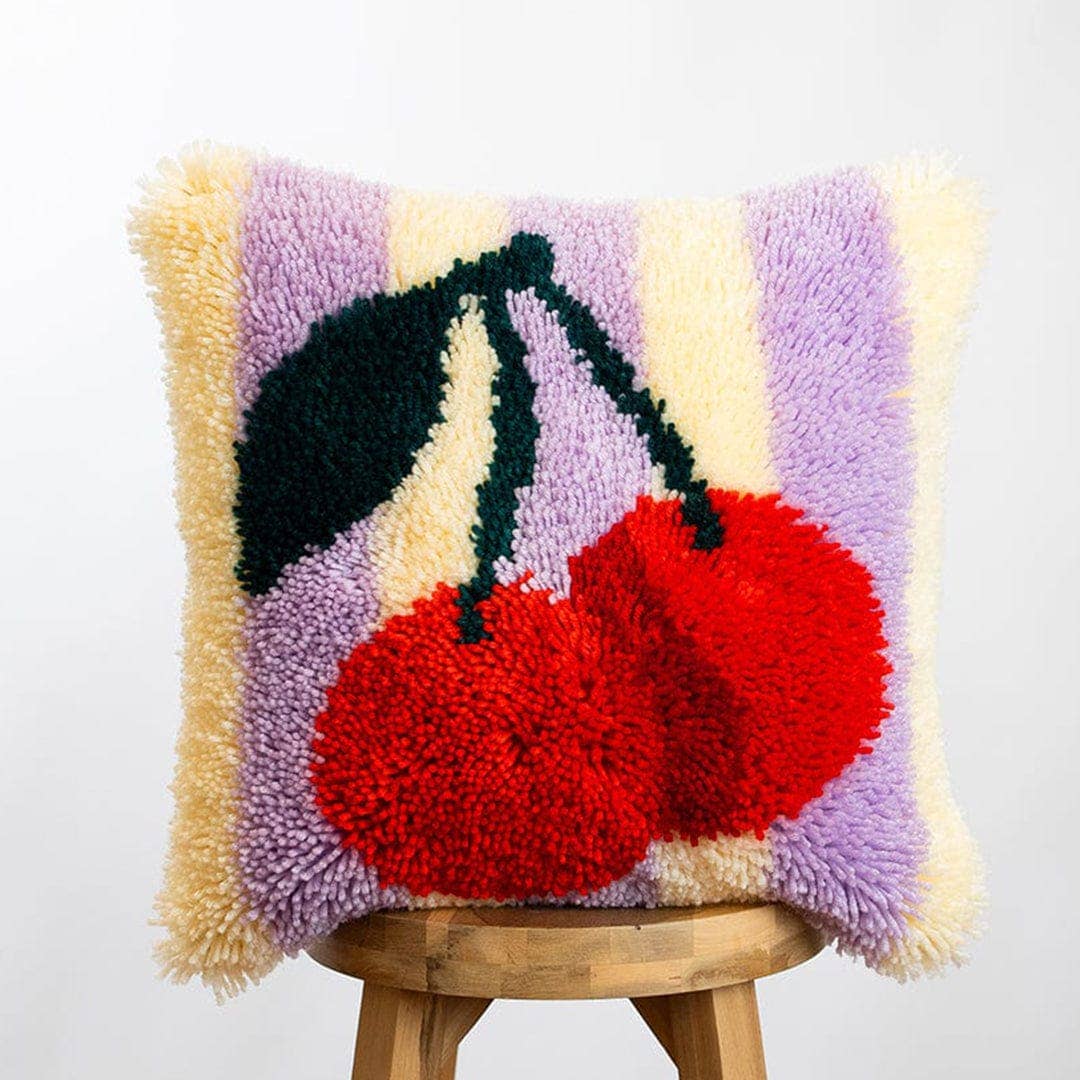 CHERRY RIPE STRIPES - Latch Hook Cushion Kit