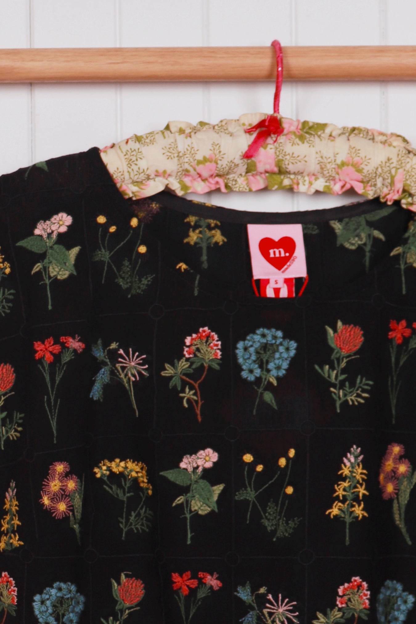Made590 Lulu Top Embroidered Botany Black