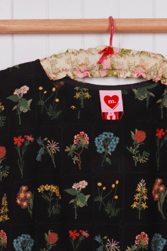 Made590 Lulu Top Embroidered Botany Black