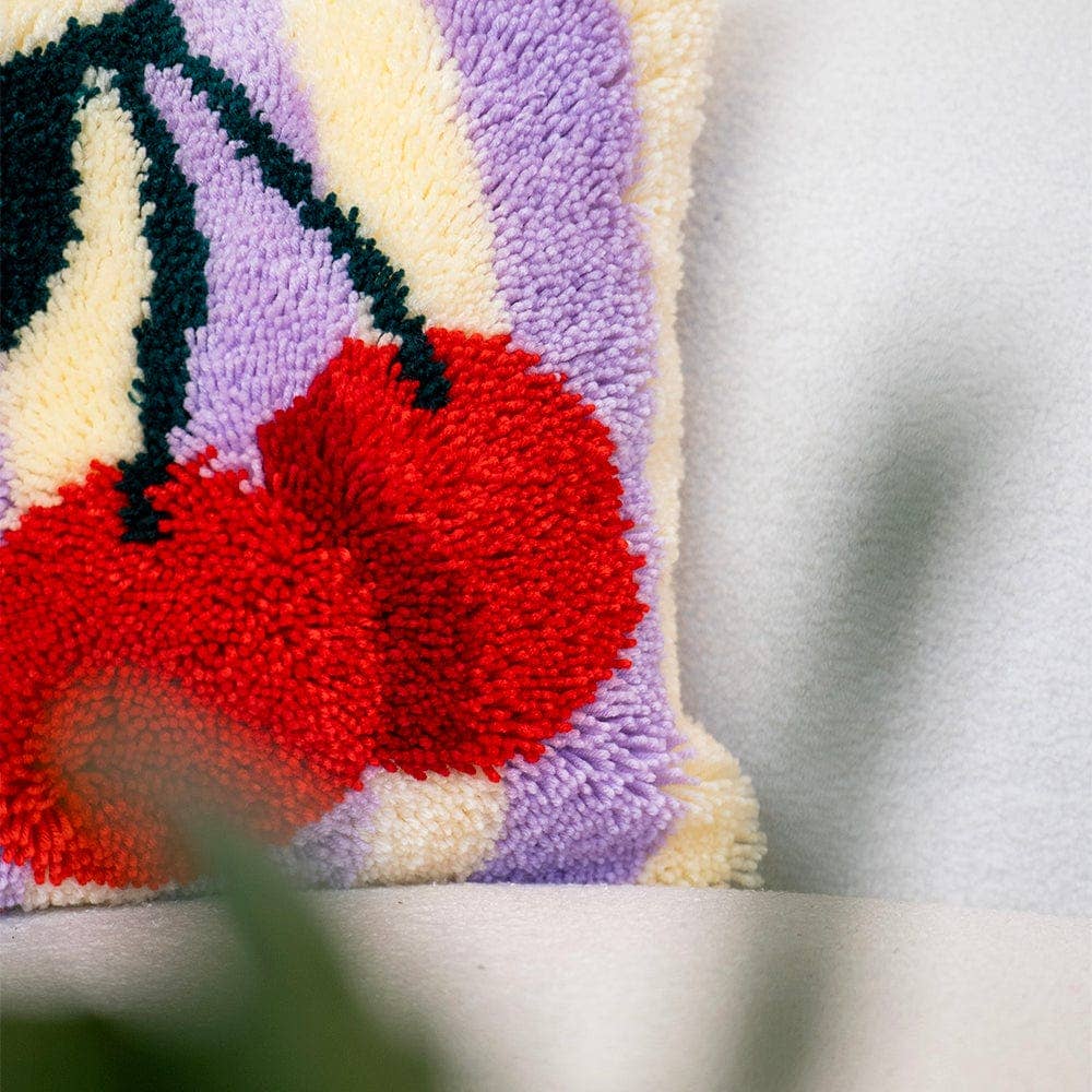 CHERRY RIPE STRIPES - Latch Hook Cushion Kit