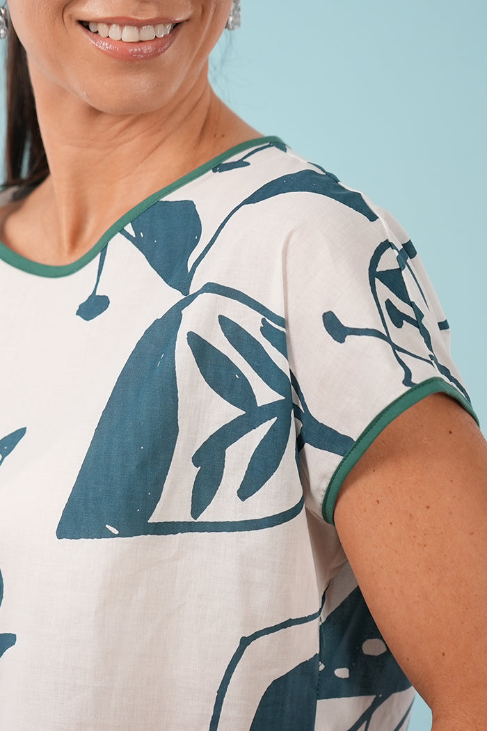 Tilly Top | Woodcut Flowers Arctic blue/bleach