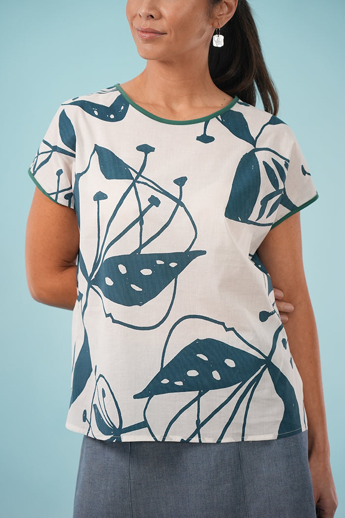 Tilly Top | Woodcut Flowers Arctic blue/bleach