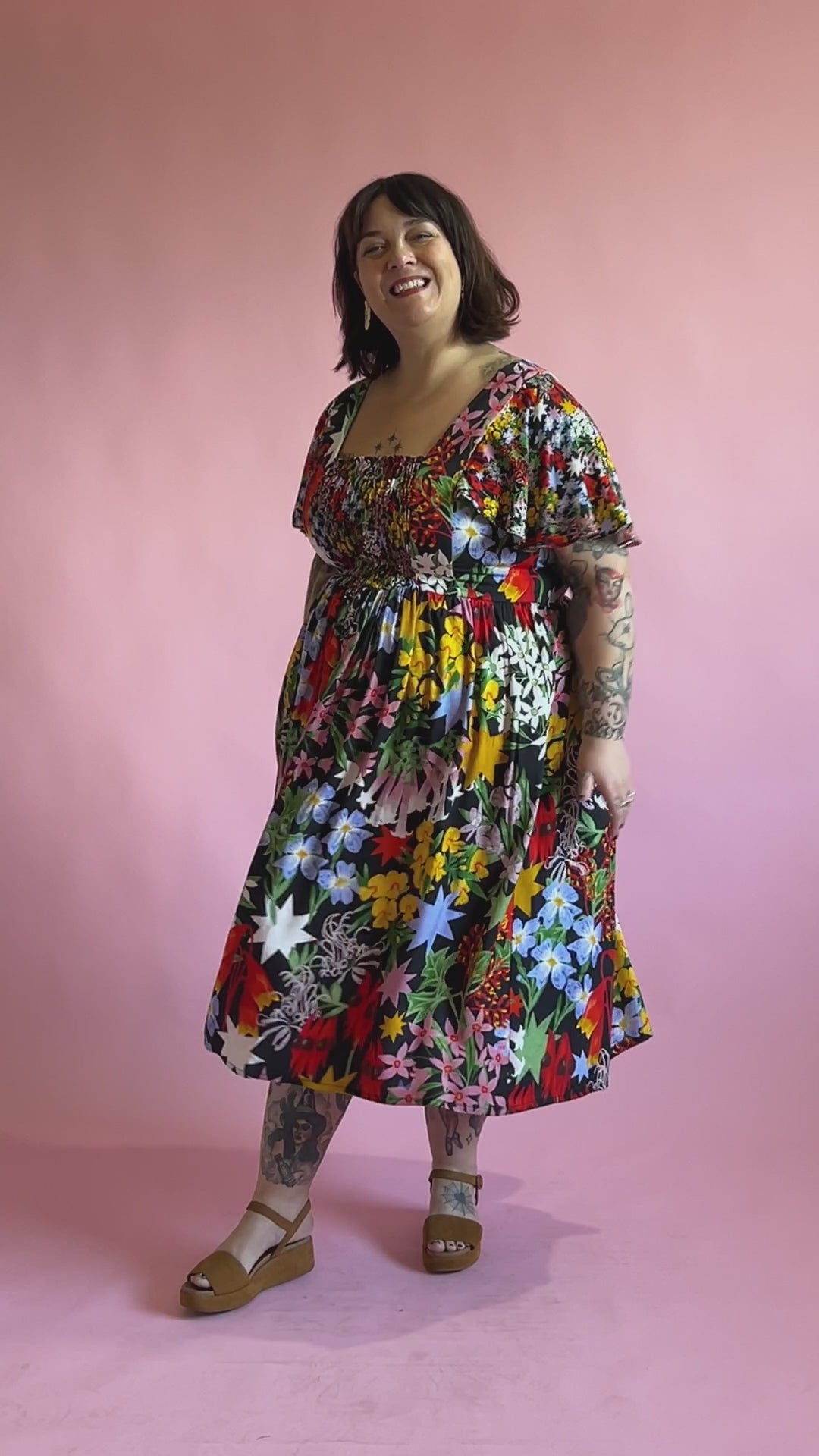 Load and play video in Gallery viewer, Vera Dress Midi Festive Floral
