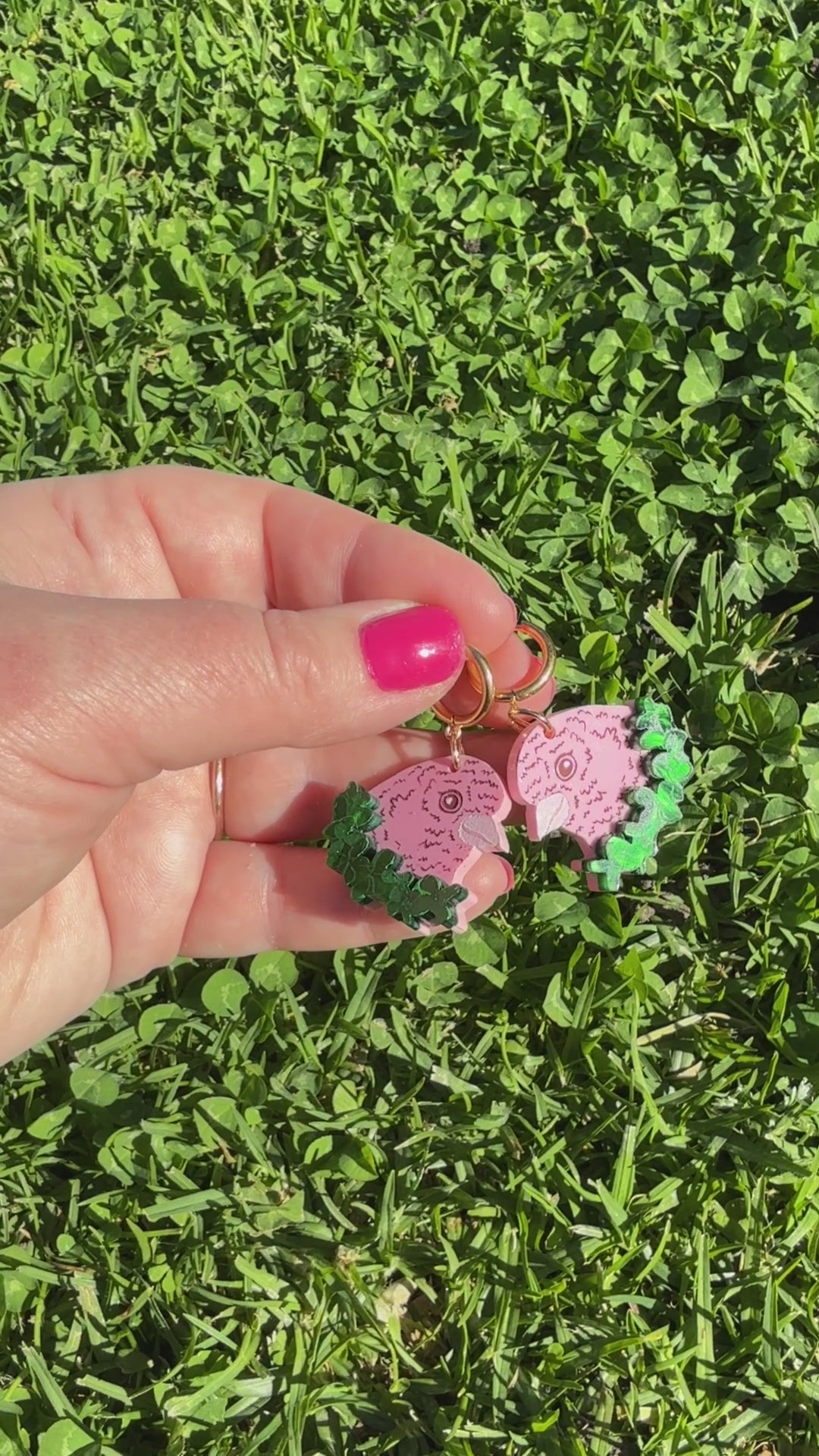 Load and play video in Gallery viewer, Canary Wreath Earrings Pink
