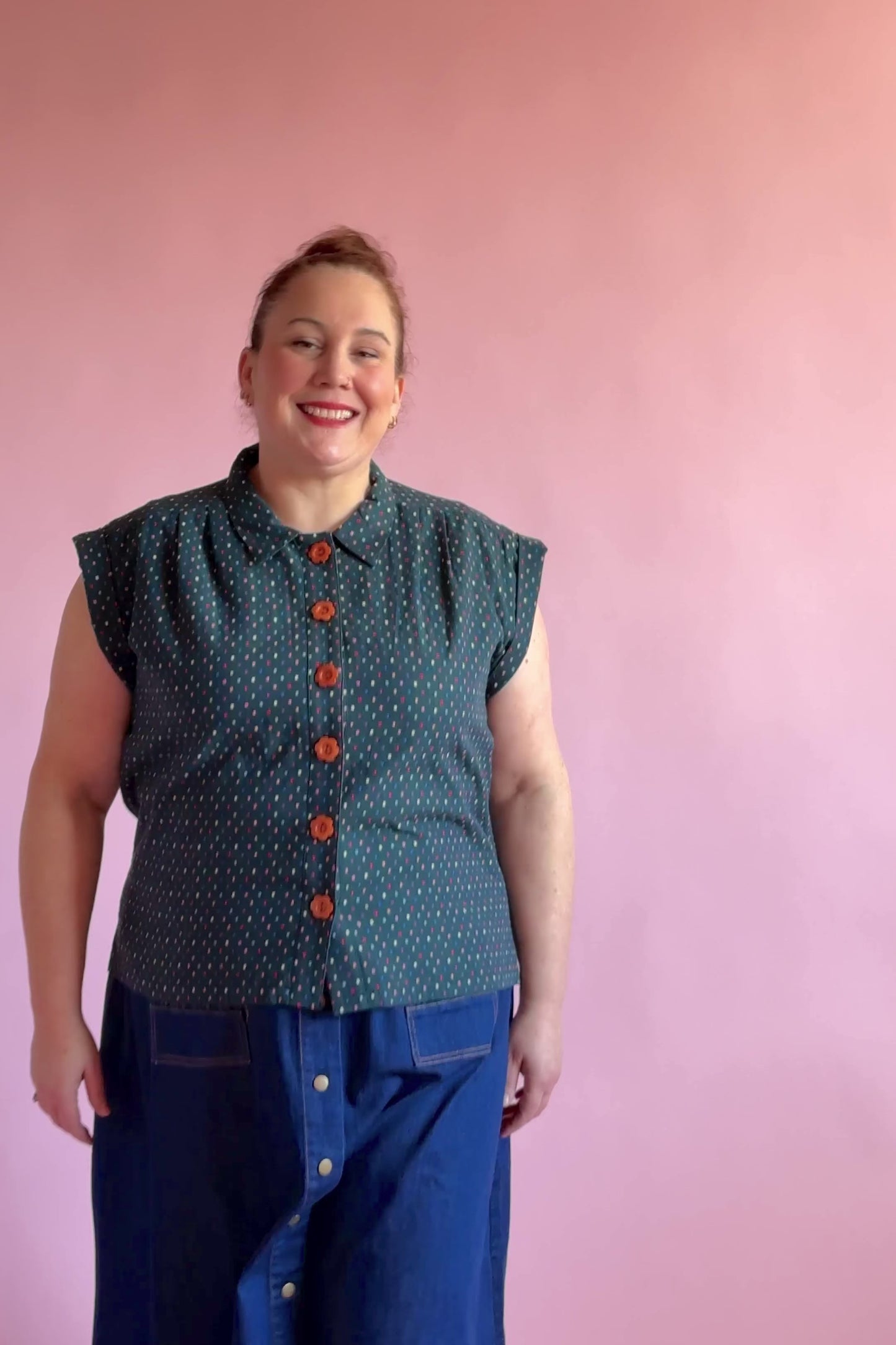 Load and play video in Gallery viewer, Trixie Shirt City Lights Emerald
