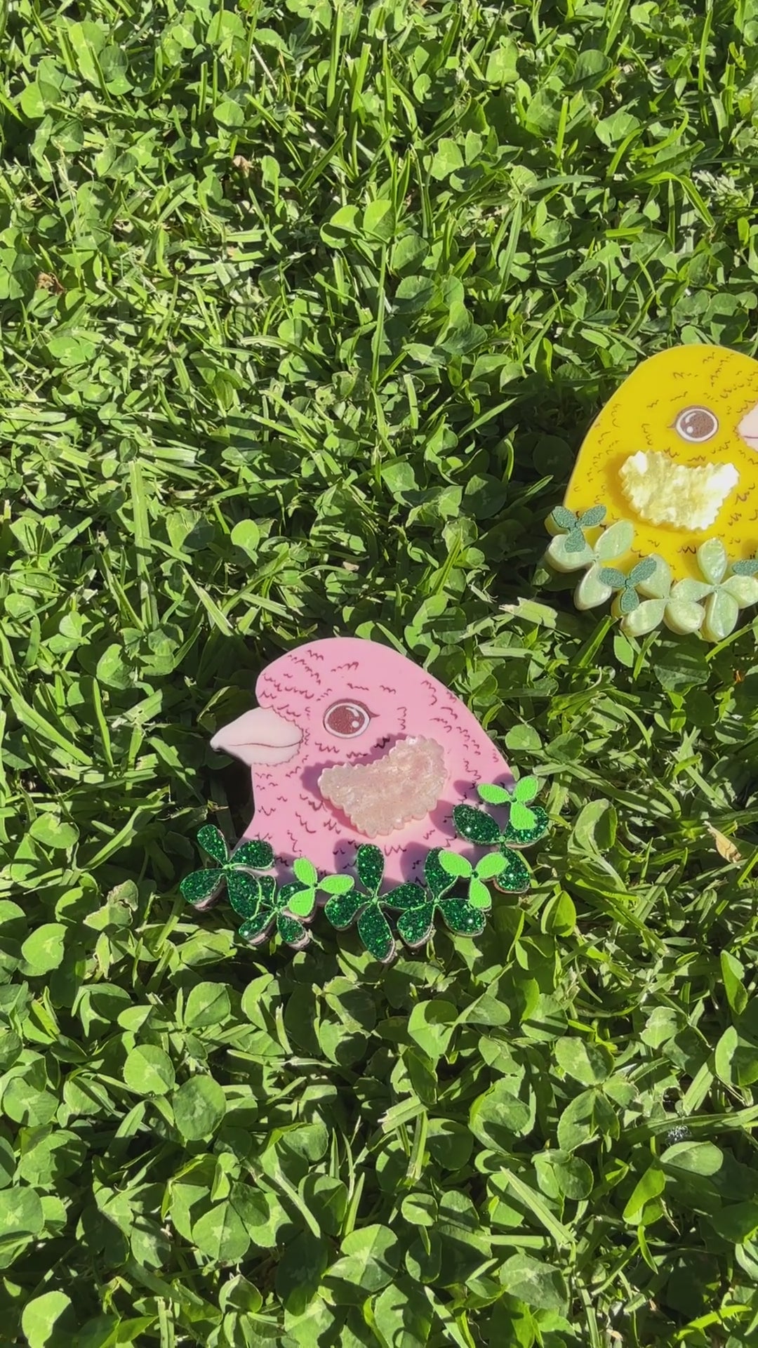 Load and play video in Gallery viewer, Canary Wreath Brooch Yellow
