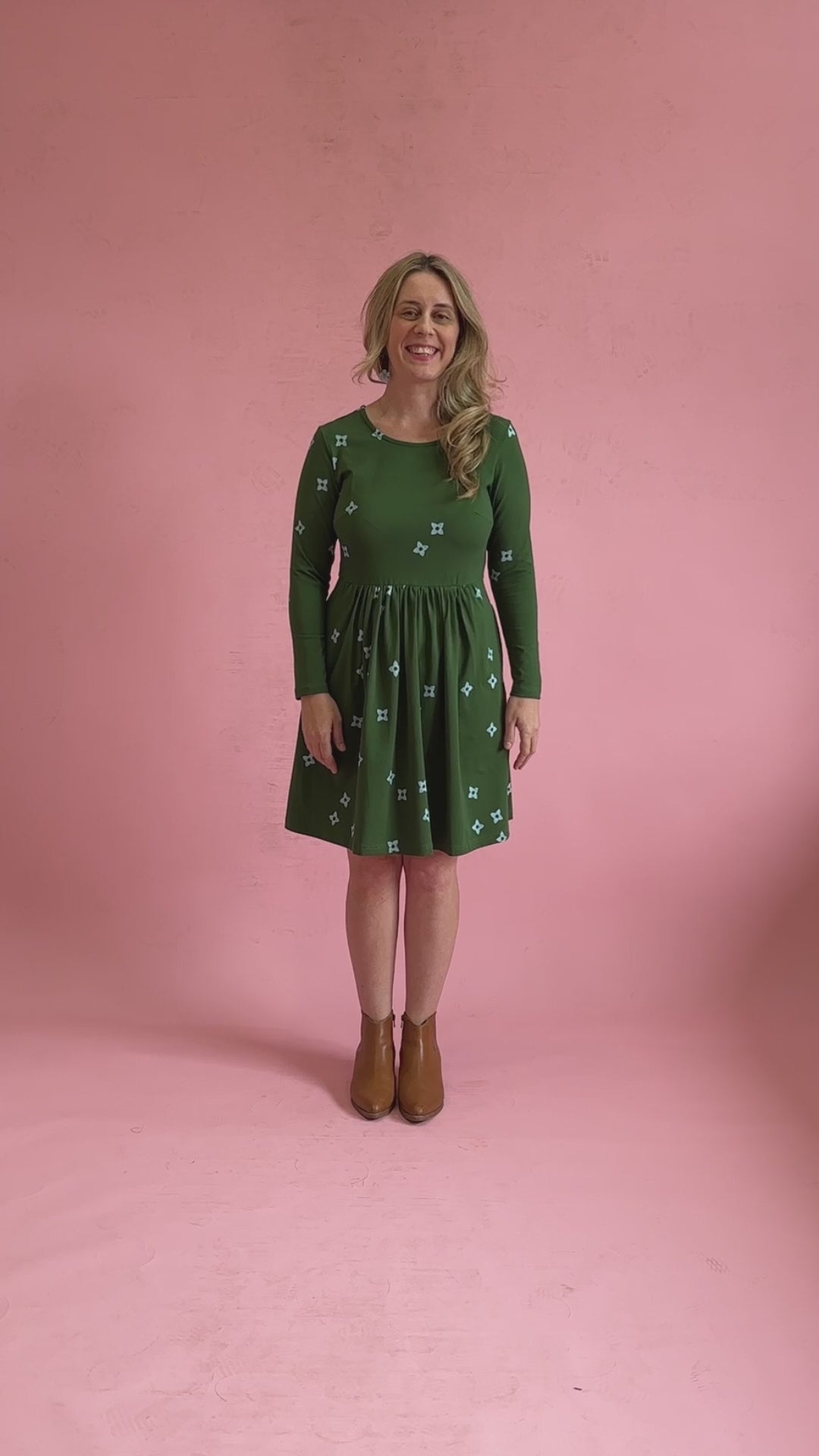 Load and play video in Gallery viewer, Edie Jersey Dress LS Star Daze
