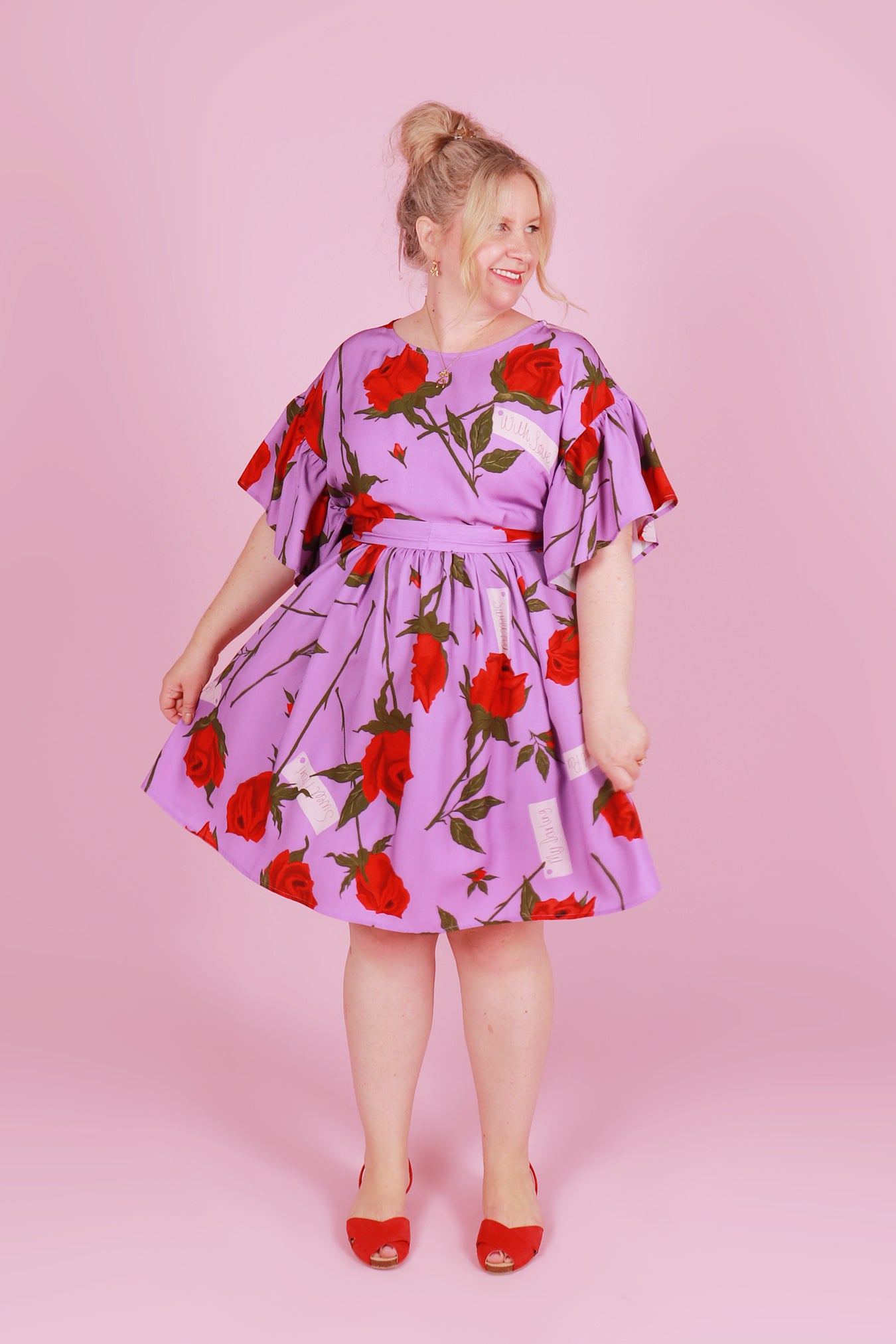 Load and play video in Gallery viewer, Romy Dress Sweetheart Roses
