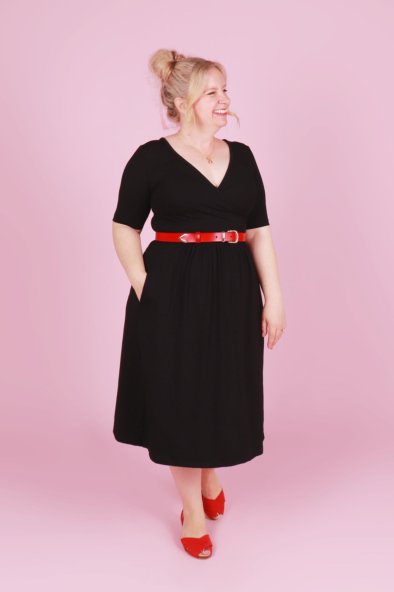 Load and play video in Gallery viewer, Winnie Dress Broken Heart Black
