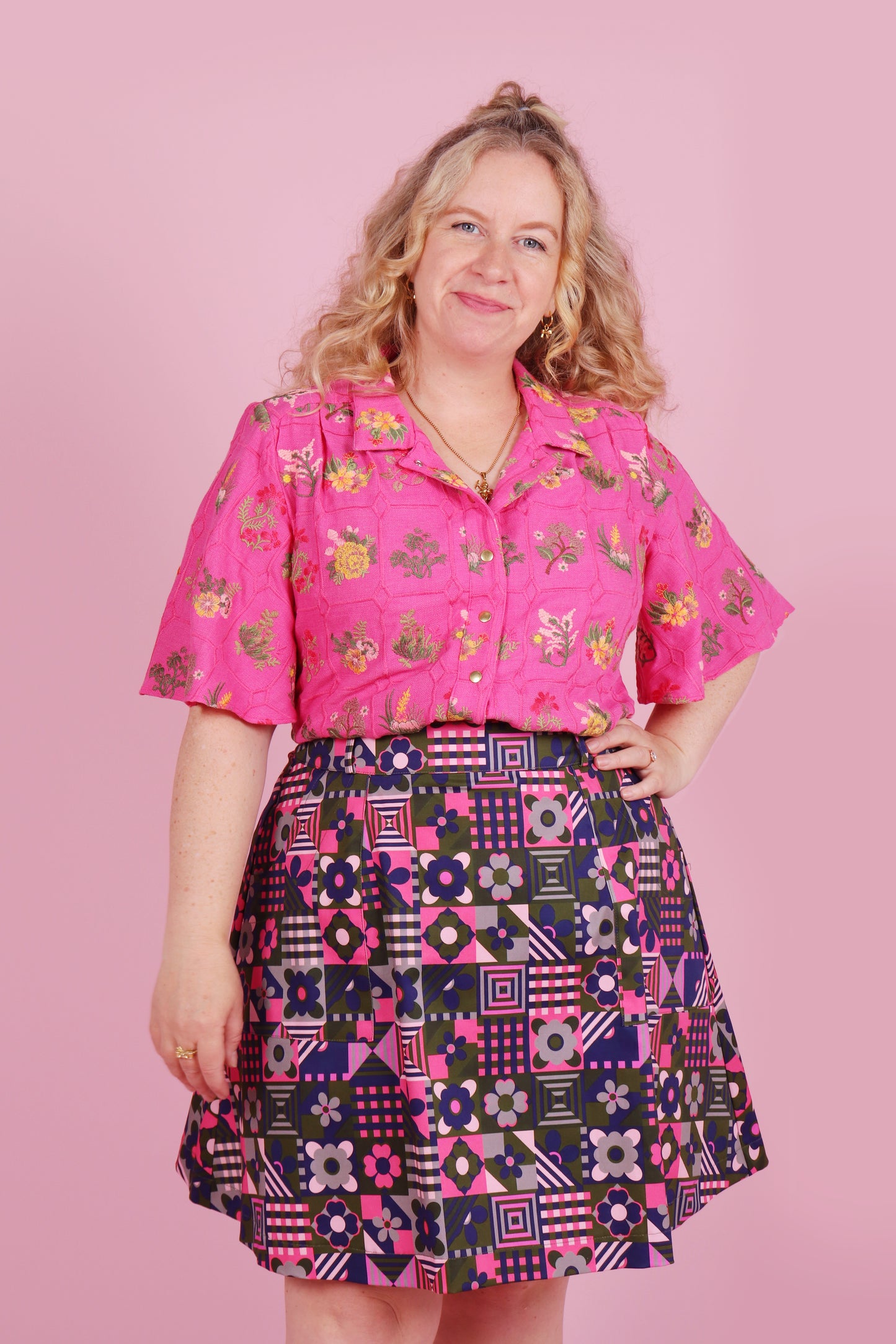 Load and play video in Gallery viewer, Beatrix Shirt Summer Botany Pink
