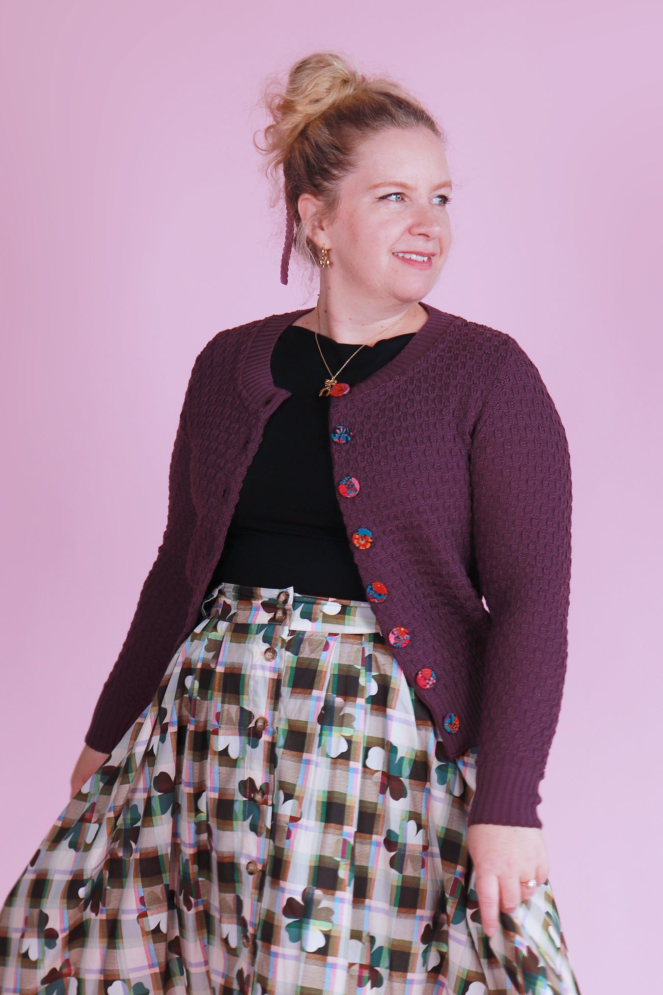 Load and play video in Gallery viewer, Clementine Cardie Purple Heart

