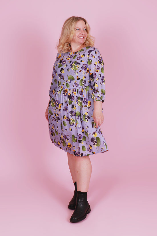 Load and play video in Gallery viewer, Winter Edie Dress Sandy&amp;#39;s Pansy
