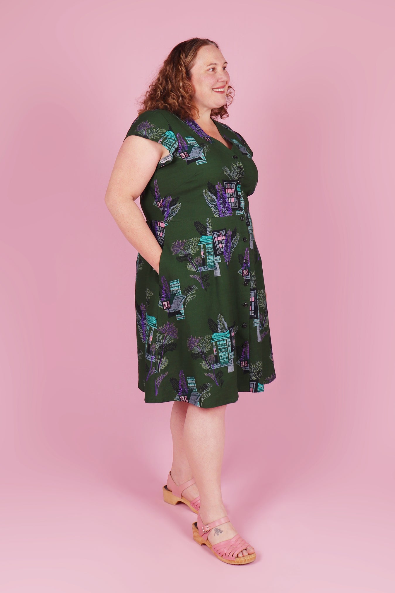 Load and play video in Gallery viewer, Saski Sister Dress Window To The 50s
