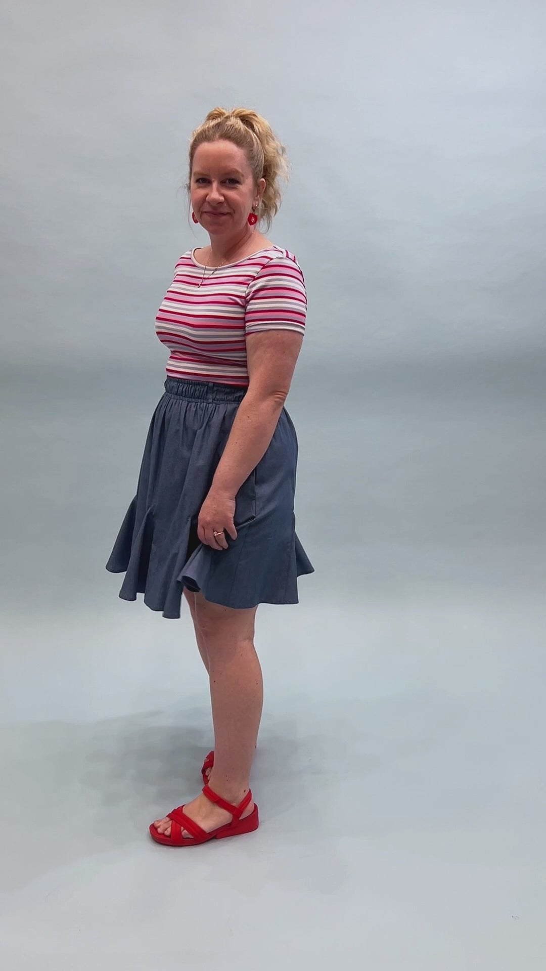 Load and play video in Gallery viewer, Gillian Skirt Chambray
