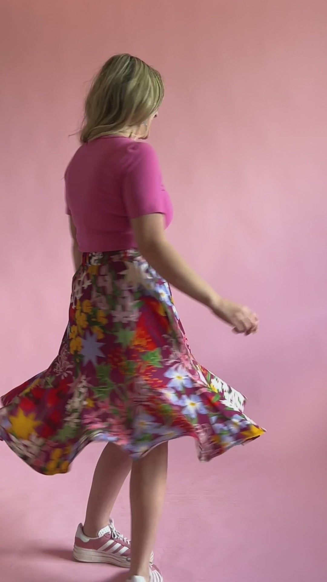 Load and play video in Gallery viewer, Gillian Skirt Long Festive Floral
