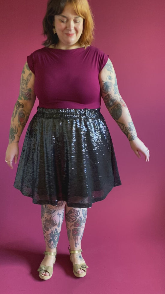 Load and play video in Gallery viewer, Xanadu Skirt Mini Black Midnight

