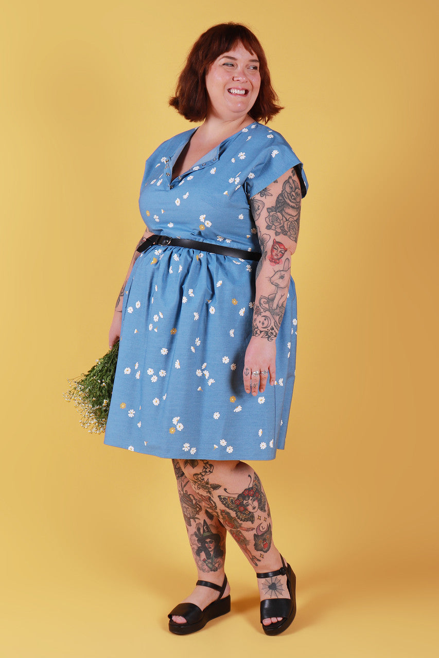 Load image into Gallery viewer, Edie Dress Snaps Daisy Dot
