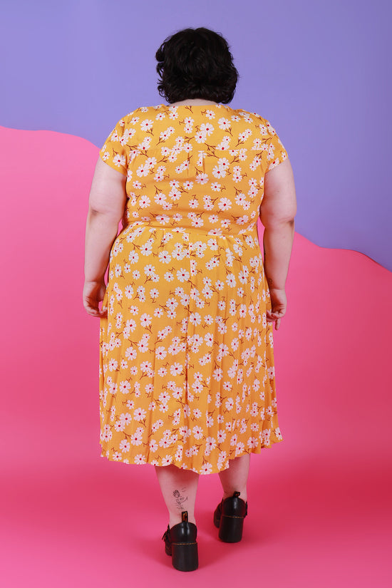 Load image into Gallery viewer, Saski Dress Oopsie Daisy
